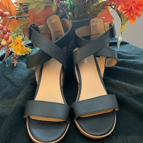 Sandals - Picture 2 of 3